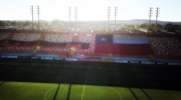 Una bandera gigante marcará el escenario del choque entre Cobreloa y Deportes Santa Cruz por Primera B. Foto: Cobreloa SADP