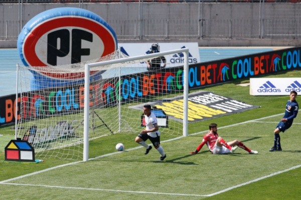 Gol de Paredes a la U Gol de Paredes a la U