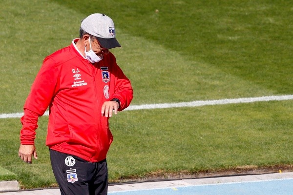 Gualberto Jara está preocupado por los errores de Colo Colo. Foto: Agencia Uno