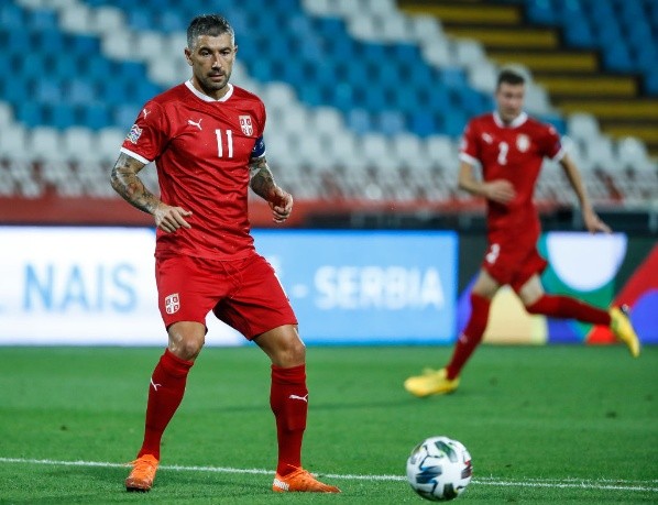 Kolarov jugando por Serbia en la UEFA Nations League - Getty