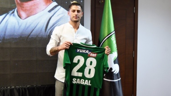 Ángelo Sagal fue presentado días atrás en el Denizlispor.