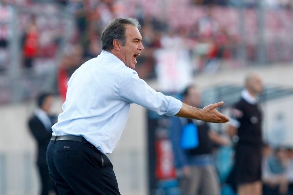 El técnico uruguayo tiene la experiencia de haber dirigido a Universidad Católica y Universidad de Chile. (FOTO: Agencia Uno)