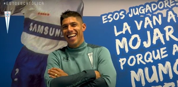 Los jugadores de la UC sacaron todo su espíritu festivo para celebrar el 18 junto a todos los cruzados.