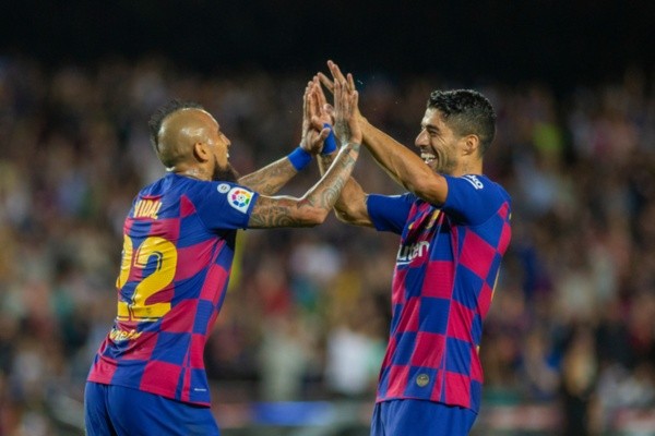 Arturo Vidal y Luis Suárez forjaron una gran relación en Barcelona. | Foto: Getty Images
