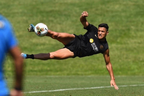 Alexis fue comprado por el Inter tras probarse a punta de talento en el equipo.