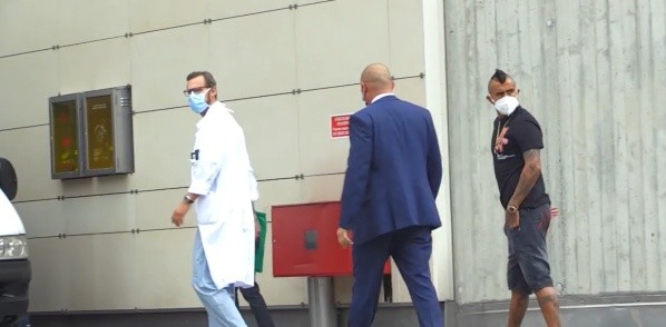 El chileno se sometió esta mañana a las pruebas médicas y deportivas ante de fichar por el Inter.