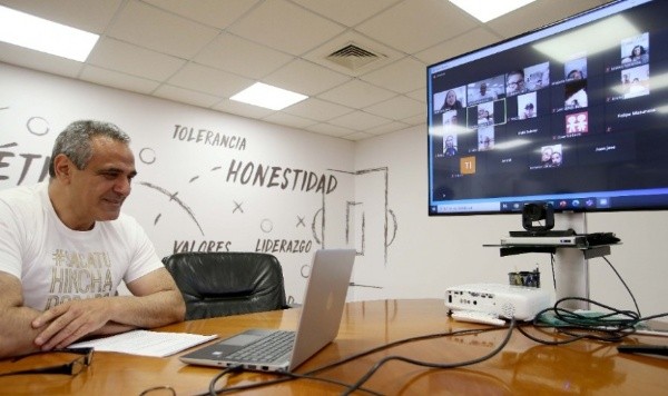 Pablo Milad y los jugadores conversaron con niños que luchan contra el cáncer.