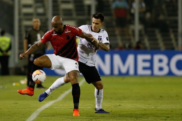 Colo Colo jugó en marzo ante Paranaense por la Copa Libertadores. Ahora, irá por el triunfo en Brasil ante el mismo rival pero en Curitiba. | Foto: Agencia Uno.