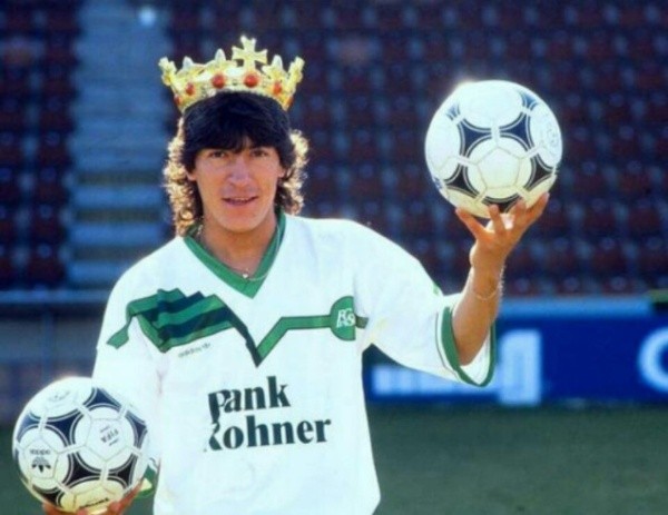 Era 1988 cuando Iván Zamorano da el salto a Europa para jugar en el Bologna, pero fue cedido al fútbol de Suiza.