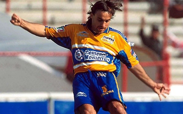 José Luis Sierra llegó como la gran figura para el verano mexicano de 1999, pero estuvo solo seis meses en Tigres.