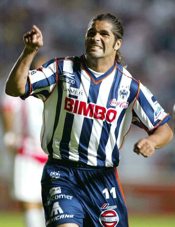 De dilatada trayectoria en México, Reinaldo Navia pasó por los Rayados de Monterrey.
