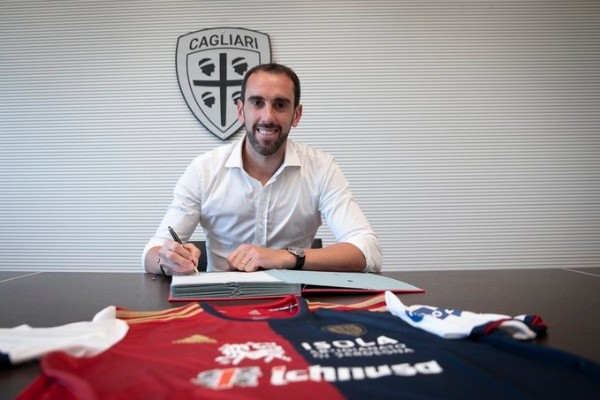 El defensor firmó un contrato por dos temporadas. (FOTO: Cagliari)