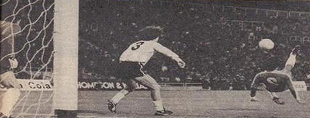 Sandrino Castec sufrió una grave lesión antes del Mundial de España en 1982. | Foto: Archivo.
