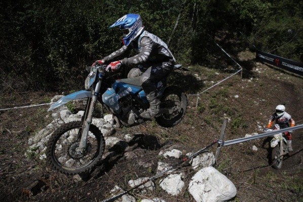 El chileno hizo una gran carrera bajo condiciones climáticas adversas.