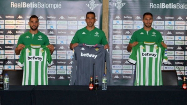 Claudio Bravo fue presentado en Betis de España Claudio Bravo fue presentado en Betis de España