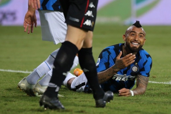 Vidal lamenta el fallo a quemarropa. Foto: Getty Images.       Vidal, Hakimi y Sánchez: la nueva sociedad que ilusiona en Milán. Foto: Getty Images.