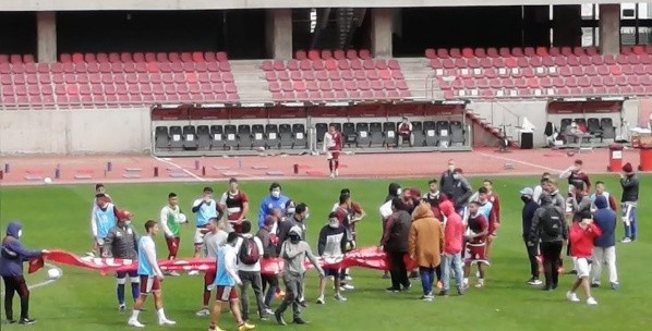 La Serena está colista del torneo, por lo que los hinchas exigieron la salida del Bozán del banquillo.