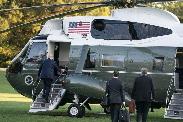 Donald Trump siendo trasladado al hospital militar Walter Reed
