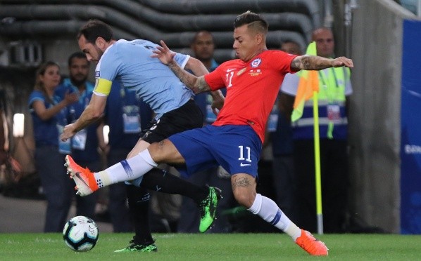 Diego Godín dijo respetar a la selección chilena y llenó de elogios a Vidal y Sánchez. Foto: Getty Images