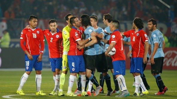 El duelo de cuartos de final de la Copa América 2015 quedó grabado en la rivalidad entre Chile y Uruguay. Foto: Agencia Uno