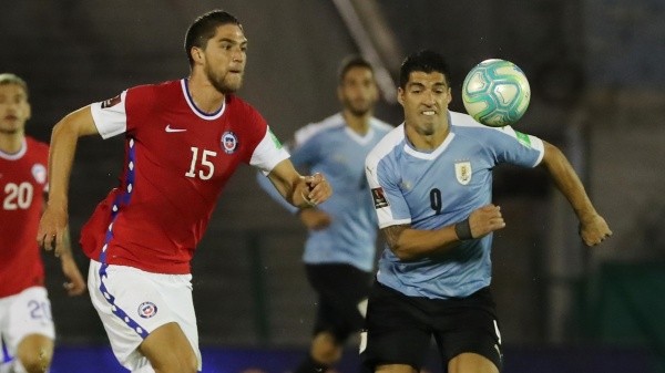Uruguay marcó la apertura de la cuenta con gol de penal sancionado por el VAR, que convirtió Luis Suárez, en el inicio de las Eliminatorias Qatar 2022. Foto: Getty Images
