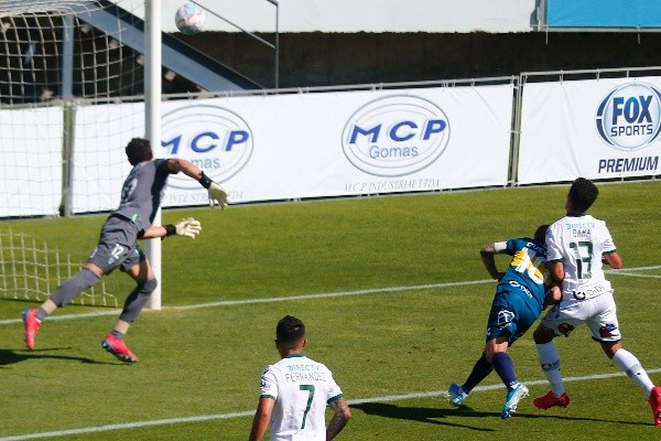 Cuevas anotó de cabeza el primer gol de la tarde. (Foto: Agencia UNO)
