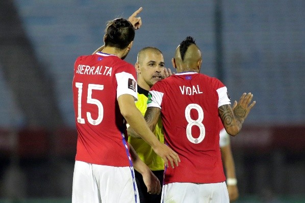 Sierralta respondió con creces en el duelo ante Uruguay, erigiéndose como uno de los mejores de la nueva camada de La Roja.