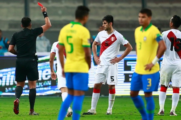 Carlos Zambrano está suspendido ante Chile - Getty