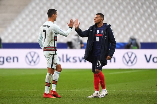 Cristiano estuvo presente en el duelo con Francia y hasta se abrazo con Mbappé tras el partido. Foto: Getty Images
