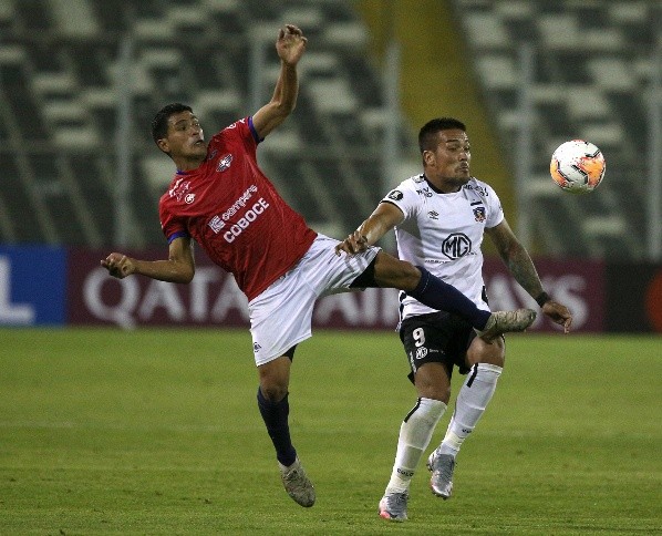 4 izq y 9 der-Not Released (NR)