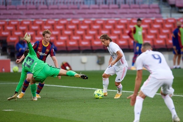 Los culés en la liga española vienen de un duro golpe al caer en el Clásico. (Foto: Getty)