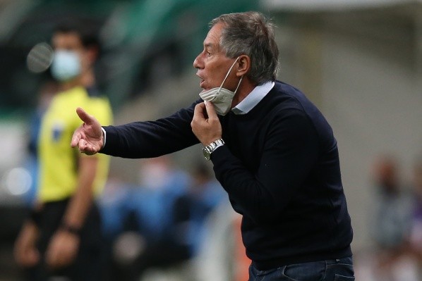 Holan podría dosificar el domingo ante Deportes La Serena.