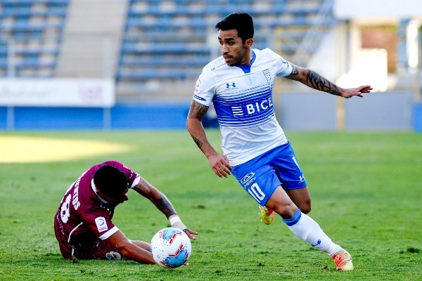 Esdon Puch en el duelo de la UC contra La Serena por el Torneo Nacional.