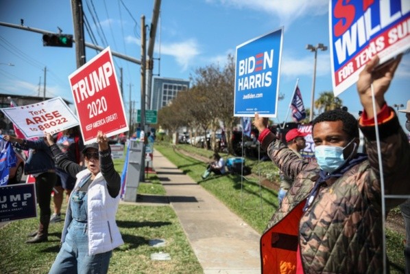 Hasta último minuto las campañas por Trump y Biden se han masificado en las calles. (Foto: Getty)