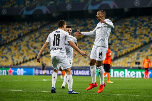 Pléa fue la gran figura con un triplete para la goleada del Gladbach ante el Shkahtar por 0-6. Foto: Twitter