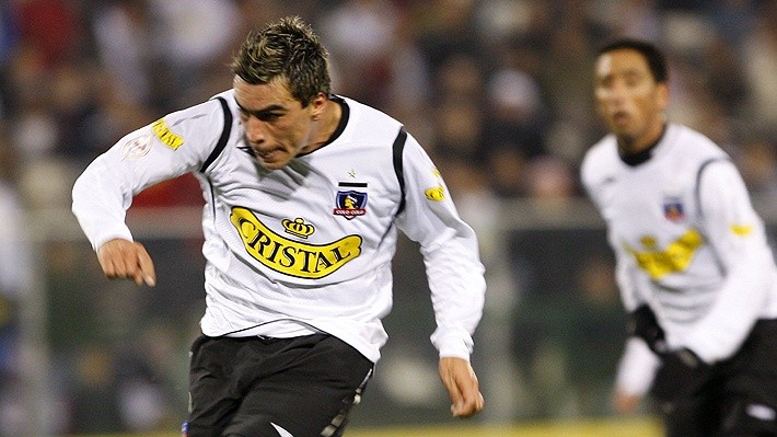 Los visos, un sello característico de Esteban Paredes en su carrera como futbolista en Chile.