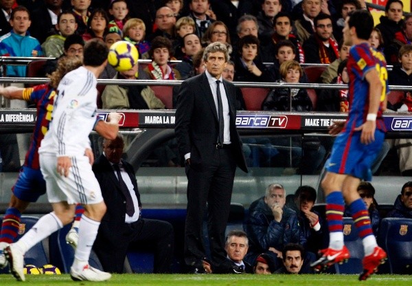 Manuel Pellegrini volverá a visitar el Camp Nou. En su estadía en Real Madrid, no tuvo buenas experiencias. (Foto: Getty)