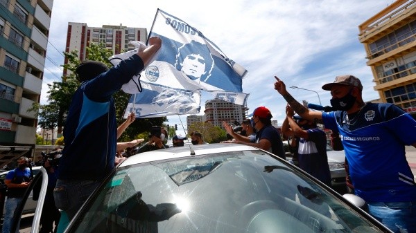 La salud de Diego Maradona es tema país en Argentina, donde la gente ha salido a la calle a darle su apoyo. Foto: Getty Images