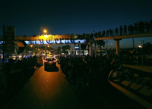 La caravana se extendió hasta altas horas de la noche.