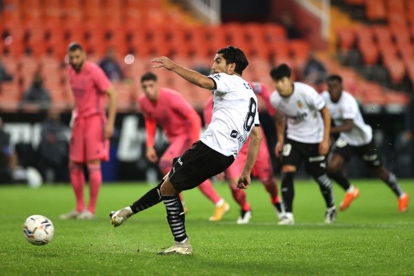Carlos Soler anotó tres de los cuatro goles del Valencia ante el Real Madrid. Foto: Getty Images