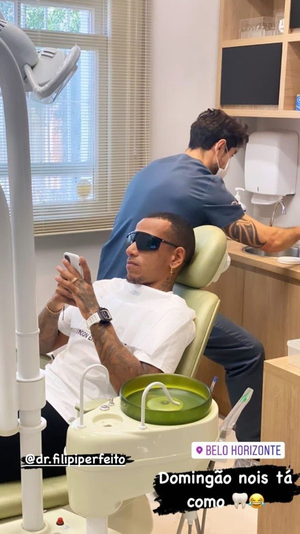 Romulo Otero se tomó con humor la pérdida de sus cuatro dientes (Instagram)