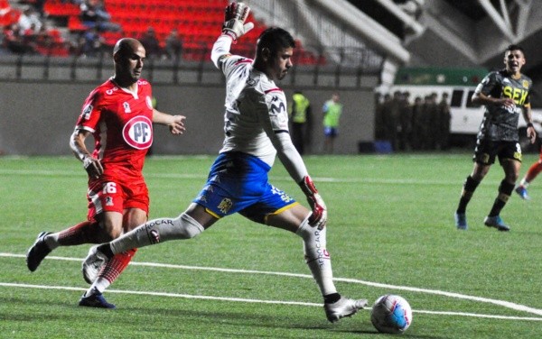 El último encuentro registrado entre ambos se lo llevó Unión La Calera. Foto: Agencia Uno.
