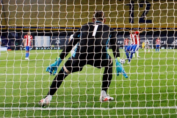 Paraguay se puso en ventaja gracias a un penal que Romero transformó en gol. Foto: Getty Images