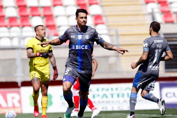 A pesar de la derrota, Fernando Zampedri viene encendido con su faceta goleado y es la principal arma de la UC. (Foto: Agencia UNO)