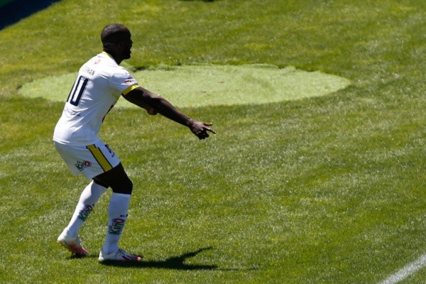 Cecilio Waterman celebrando su segundo gol - AgenciaUno