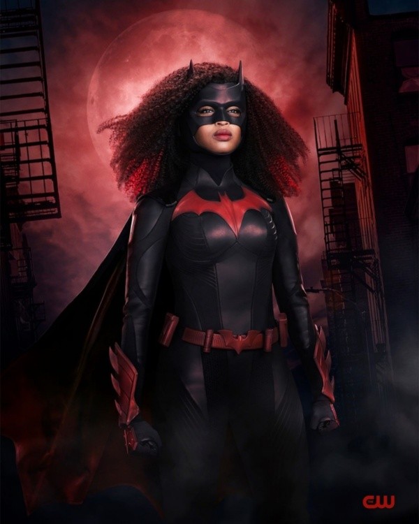 Javicia Leslie en traje completo de &quot;Batwoman&quot;.