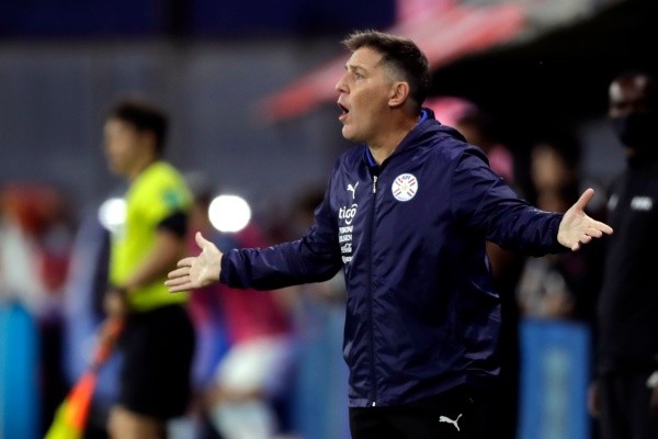 Eduardo Berizzo buscará un triunfo ante Bolivia para, en la quinta fecha, reencontrarse con la selección chilena, donde ya estuvo junto a Marcelo Bielsa. Foto: Getty Images