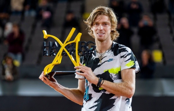 Rublev venció en la final de Hamburgo a Tsitsipas este 2020. Foto: Getty.