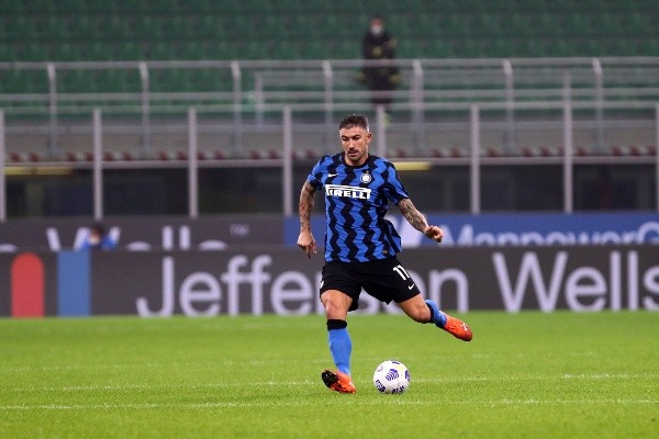 Kolarov está aislado y asintomático según el reporte de los lombardos.