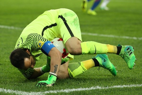El portero Puma cree que Bravo es el mejor guardameta en la historia de La Roja.